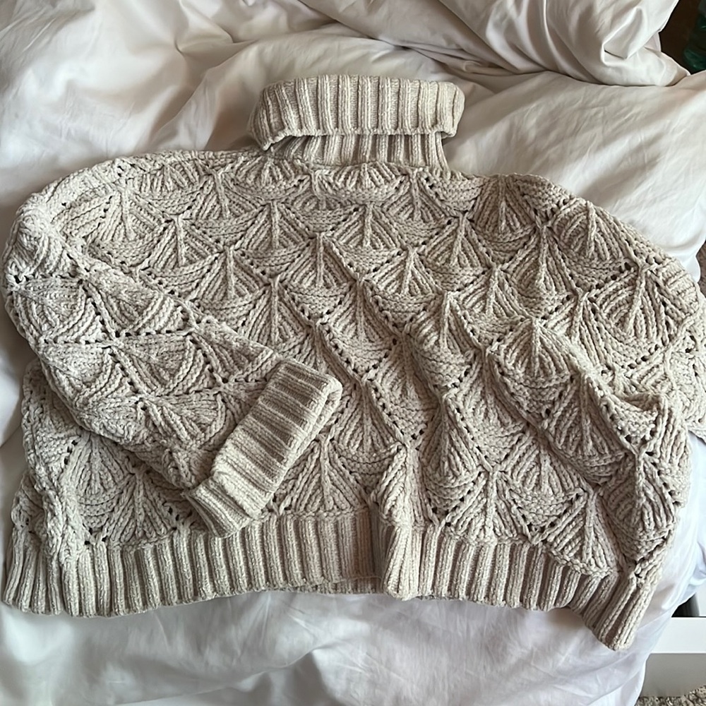 Chunky knit off white turtleneck sweater